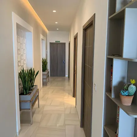 Artist Terrace Apartment *