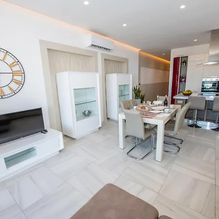 Artist Terrace Apartment *