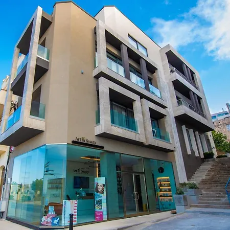 Artist Terrace Apartment *