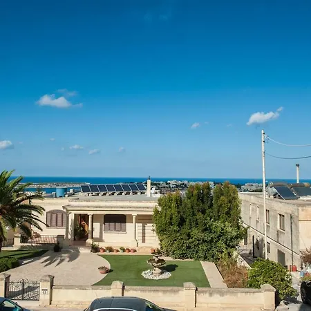 Artist Terrace Apartment *