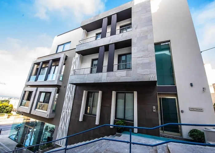 Artist Terrace Apartment *