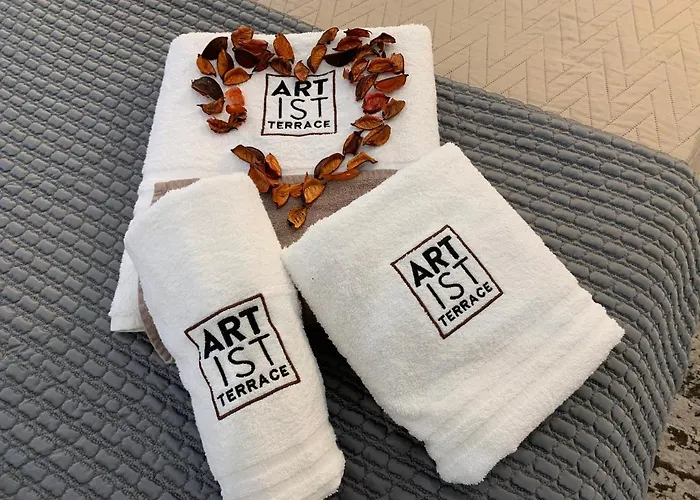 Artist Terrace Apartment *