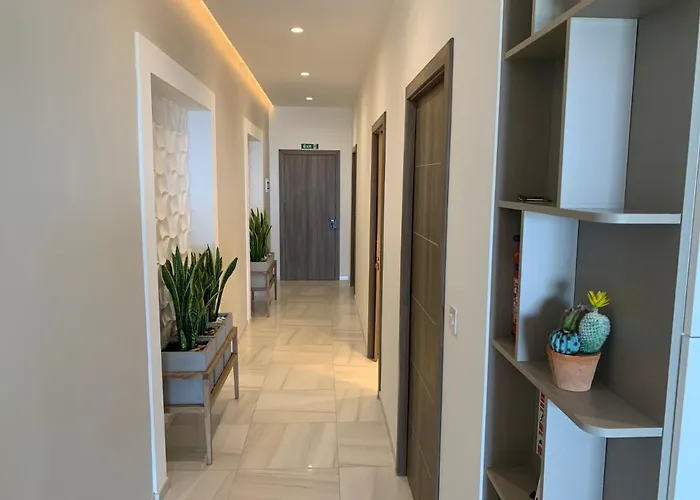 Artist Terrace Apartment *