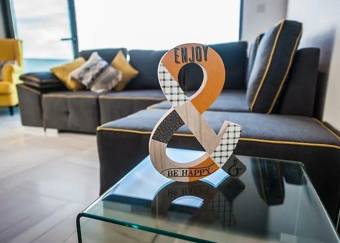 Artist Terrace * מליאהה